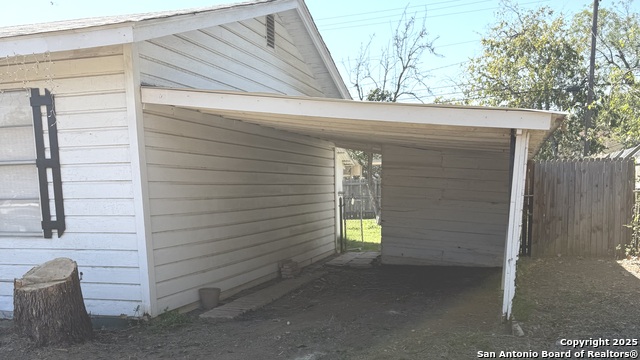 Image 2 of 8 For 907 Dove Ave