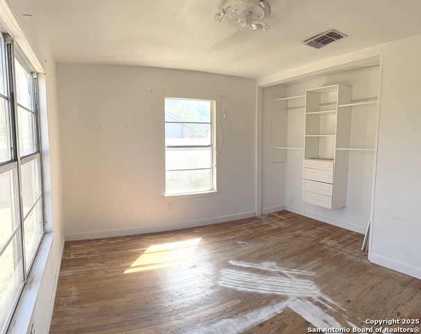 Image 7 of 8 For 907 Dove Ave