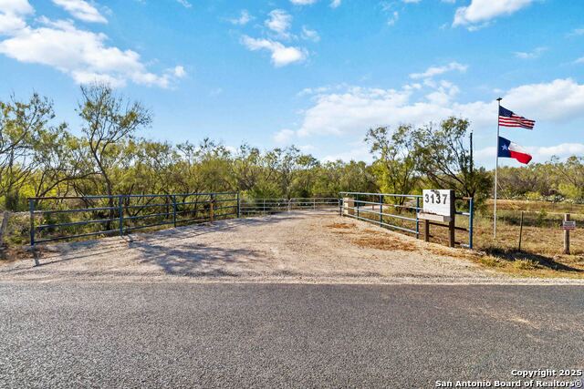 Details for 3137 County Road 5710, Devine, TX 78016