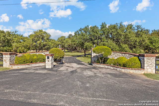Listing photo id 2 for 8040 Rolling Acres Trail