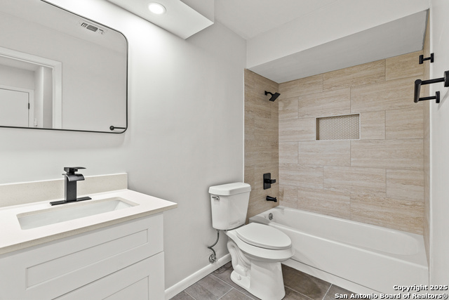 Image 21 of 30 For 9643 Chelmsford