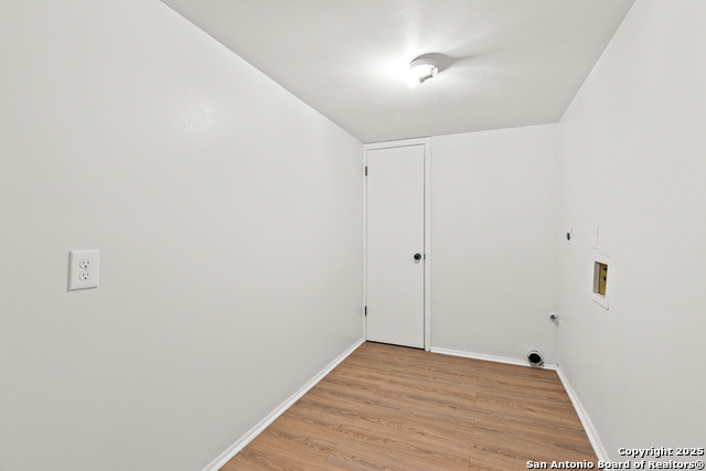 Image 24 of 30 For 9643 Chelmsford