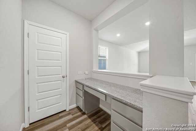 Listing photo id 11 for 11636 Folsom Pass