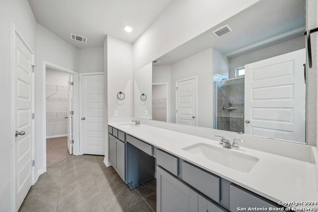 Listing photo id 16 for 11636 Folsom Pass