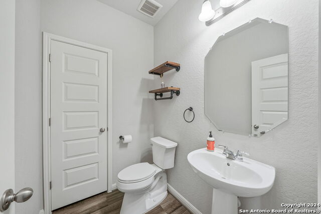 Listing photo id 27 for 11636 Folsom Pass