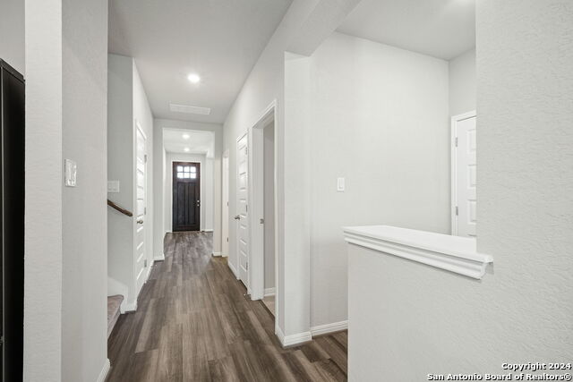 Listing photo id 3 for 11636 Folsom Pass