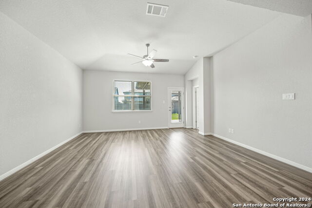 Listing photo id 4 for 11636 Folsom Pass