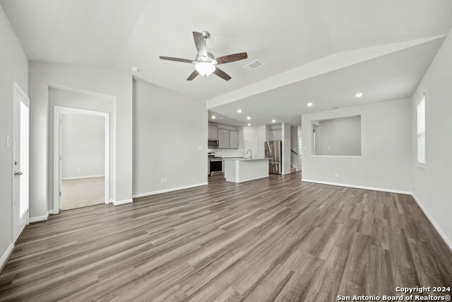 Listing photo id 5 for 11636 Folsom Pass