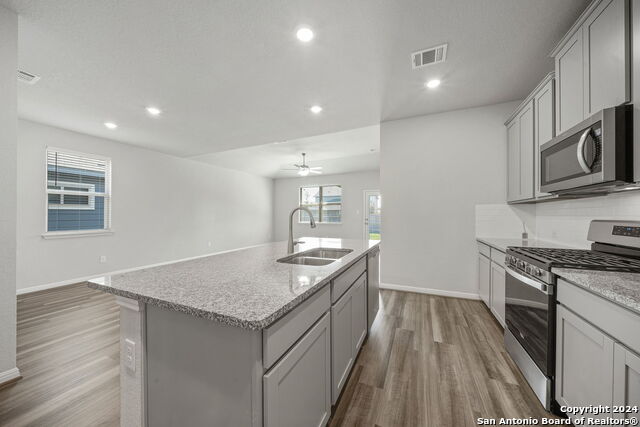 Listing photo id 7 for 11636 Folsom Pass