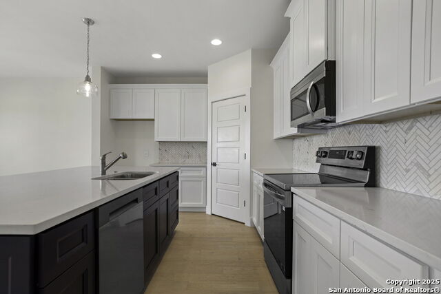 Image 17 of 30 For 1901 N Chateau Lane