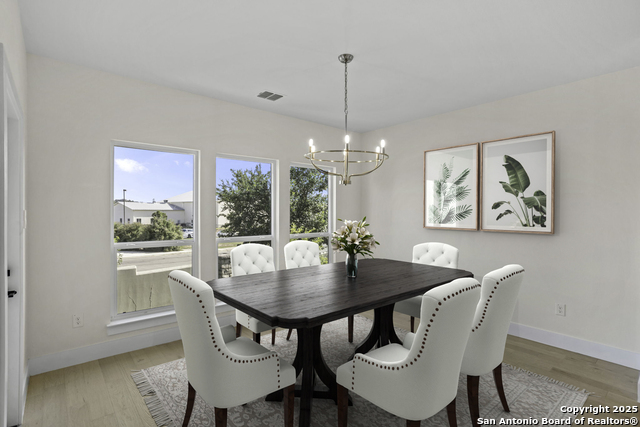 Image 4 of 30 For 1901 N Chateau Lane