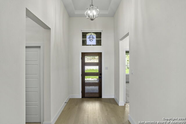 Image 5 of 30 For 1901 N Chateau Lane