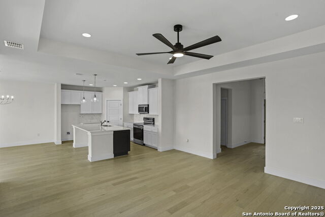 Image 9 of 30 For 1901 N Chateau Lane