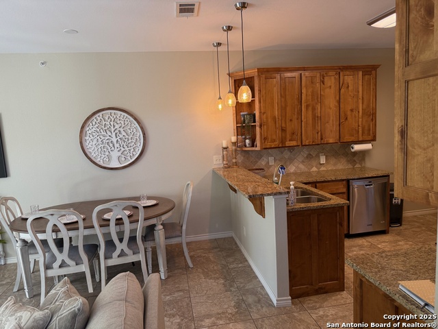 Image 5 of 31 For 540 River Run  301