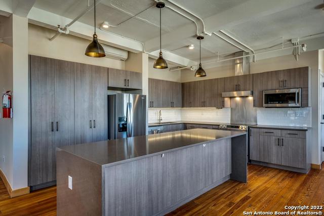 Image 12 of 34 For 219 Alamo St N 401