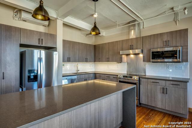 Image 13 of 34 For 219 Alamo St N 401