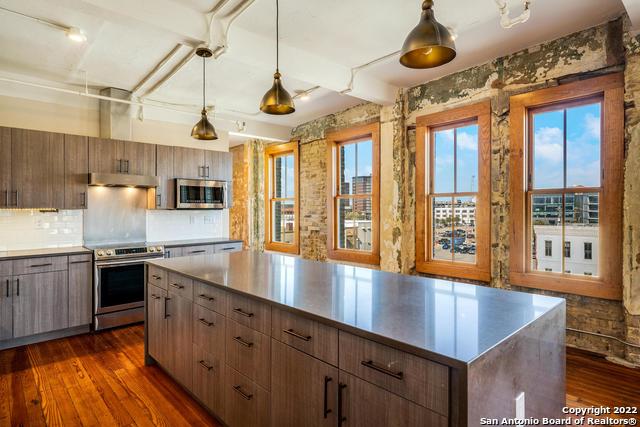 Image 15 of 34 For 219 Alamo St N 401