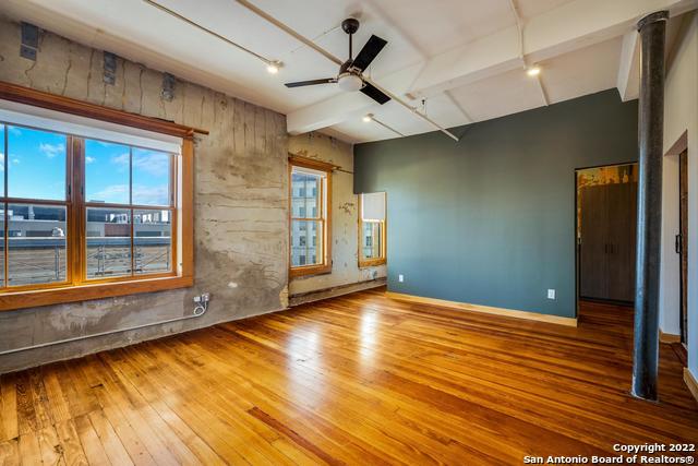 Image 17 of 34 For 219 Alamo St N 401