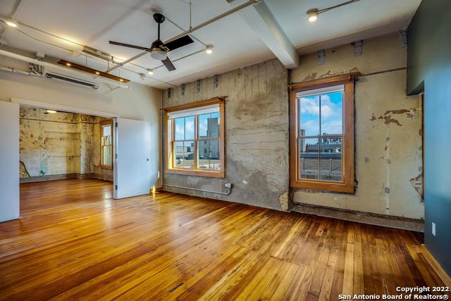 Image 18 of 34 For 219 Alamo St N 401