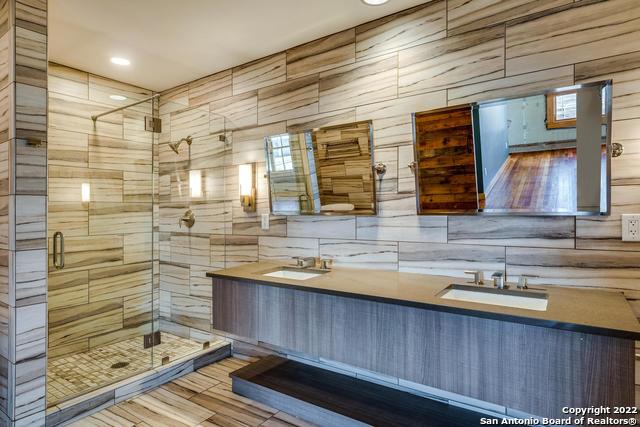 Image 21 of 34 For 219 Alamo St N 401