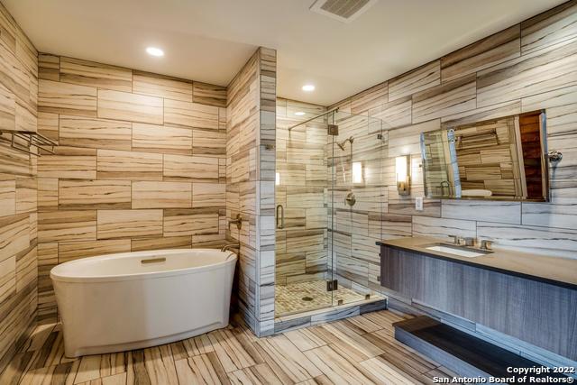 Image 22 of 34 For 219 Alamo St N 401