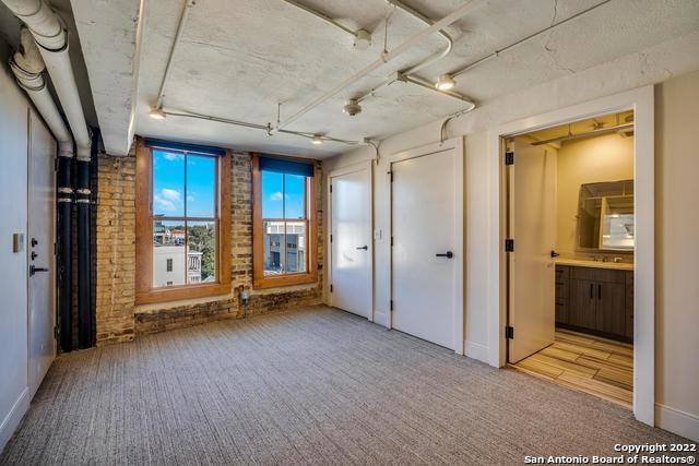 Image 27 of 34 For 219 Alamo St N 401