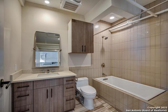 Image 28 of 34 For 219 Alamo St N 401