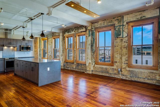 Image 3 of 34 For 219 Alamo St N 401