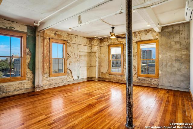 Image 6 of 34 For 219 Alamo St N 401