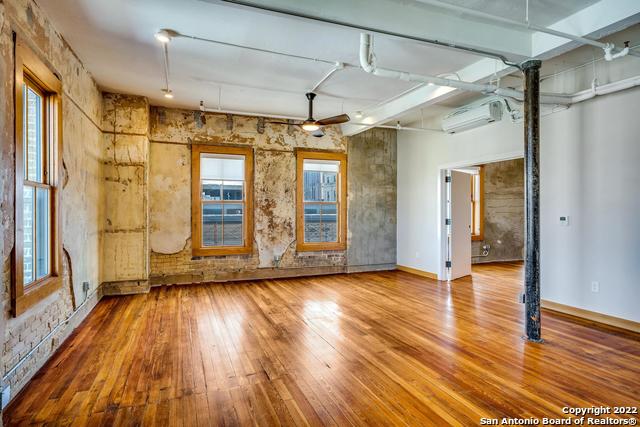 Image 7 of 34 For 219 Alamo St N 401