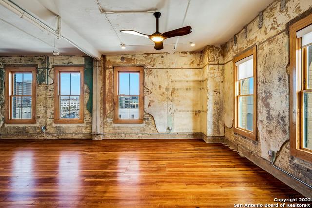 Image 8 of 34 For 219 Alamo St N 401