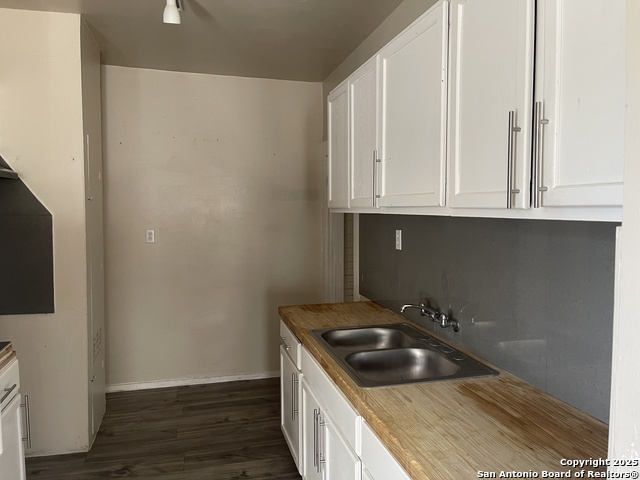 Image 4 of 11 For 1101-1103 Bailey Ave.