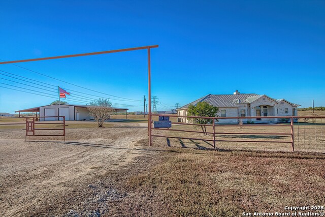 Image 2 of 71 For 240 Glory Lane