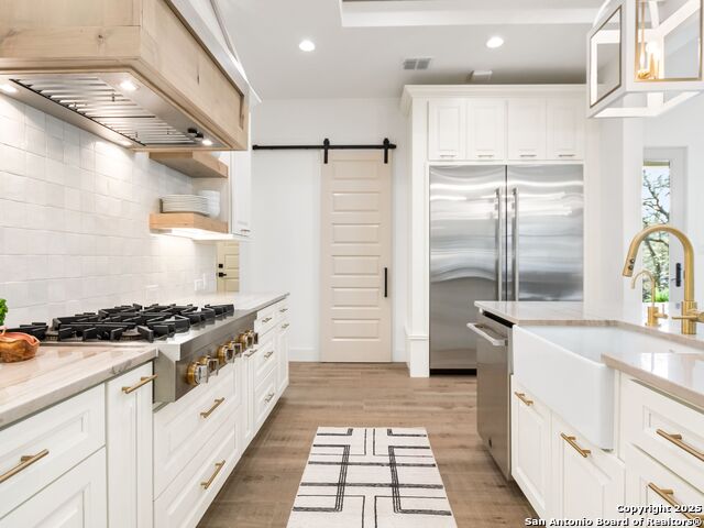 Image 17 of 37 For 8030 Colonial Woods