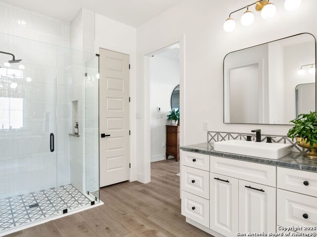 Image 20 of 37 For 8030 Colonial Woods