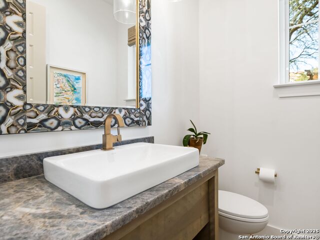 Image 23 of 37 For 8030 Colonial Woods