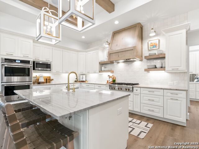 Image 3 of 37 For 8030 Colonial Woods