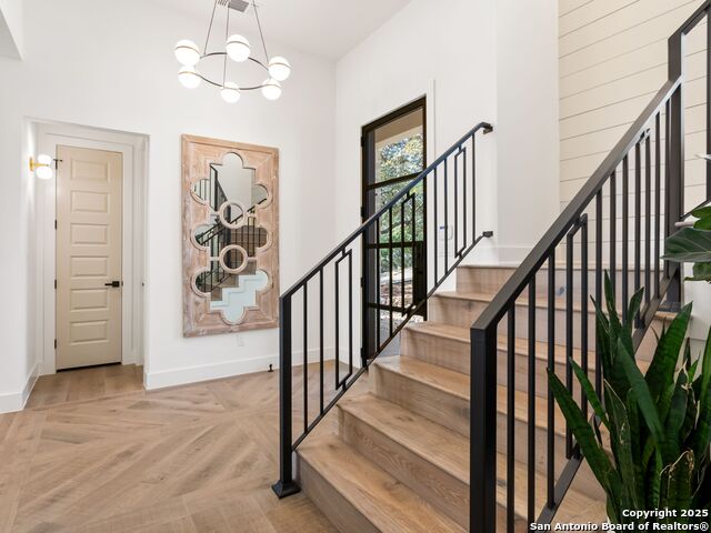 Image 7 of 37 For 8030 Colonial Woods