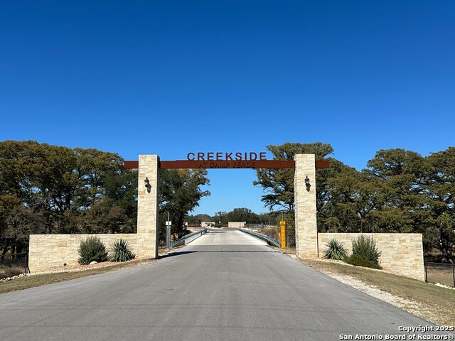 Listing photo id 4 for 149 Tablerock Ridge