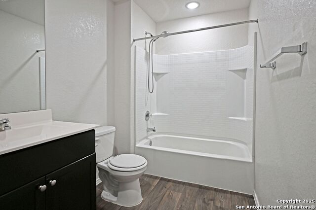 Image 34 of 45 For 884 Armadillo