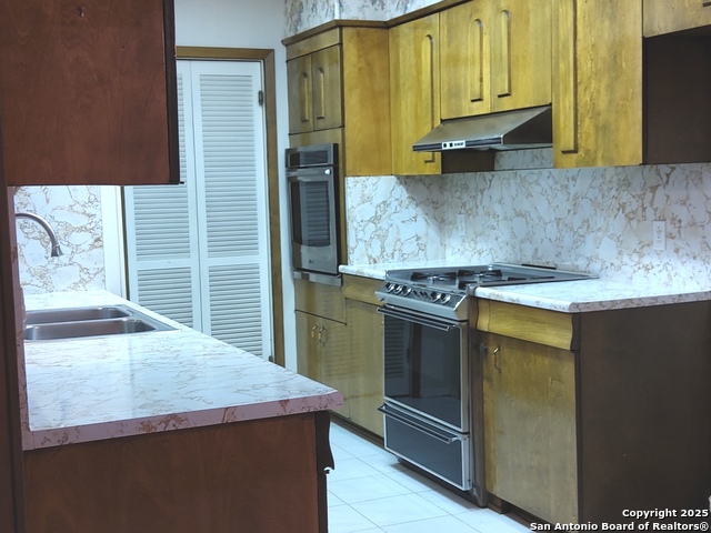 Image 7 of 21 For 10302 Grenadier