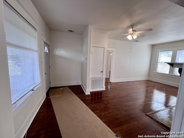 Image 3 of 11 For 610 Croft Trace Ln