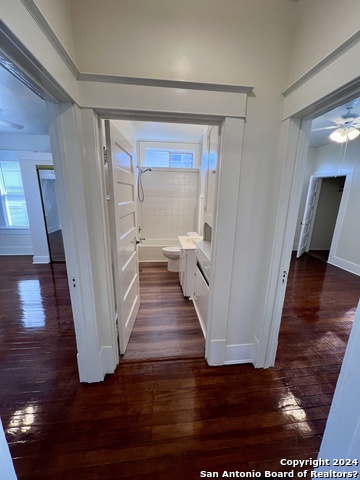 Image 7 of 11 For 610 Croft Trace Ln