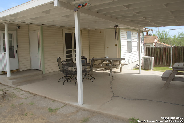 Image 18 of 21 For 1266 Elsmere Pl W