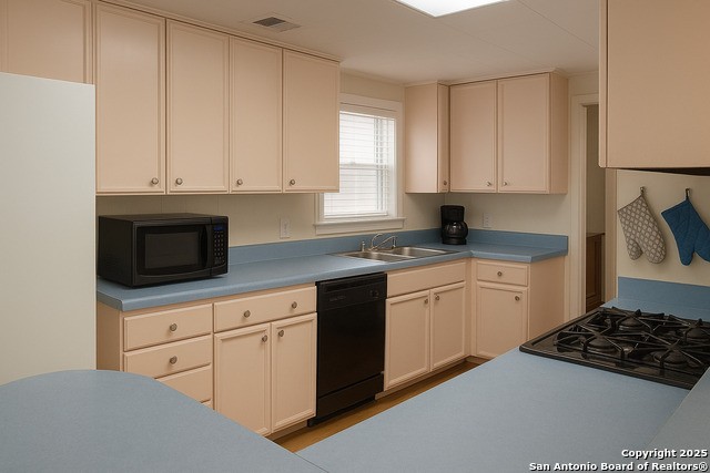 Image 7 of 21 For 1266 Elsmere Pl W