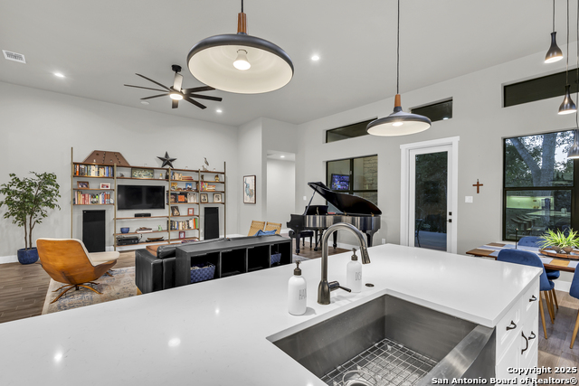 Image 10 of 39 For 110 C Chisholm