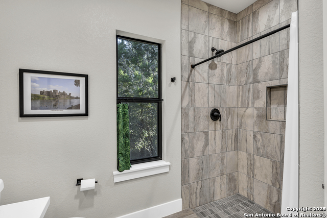 Image 24 of 39 For 110 C Chisholm