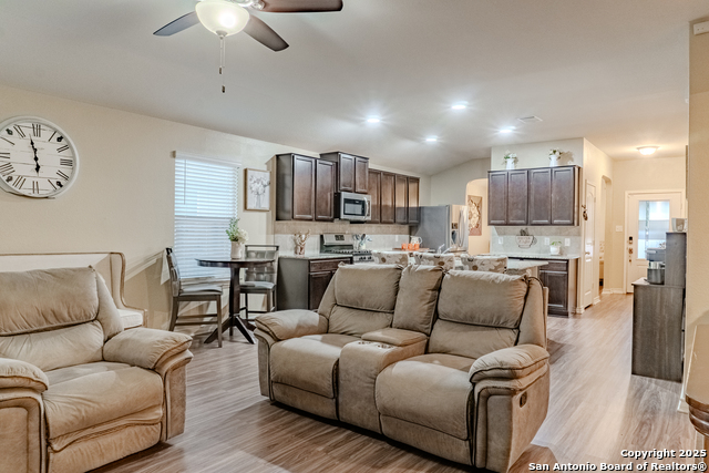 Image 13 of 30 For 13011 Maestro Spark