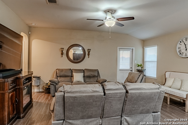 Image 14 of 30 For 13011 Maestro Spark