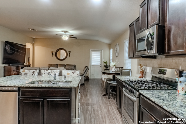 Image 9 of 30 For 13011 Maestro Spark